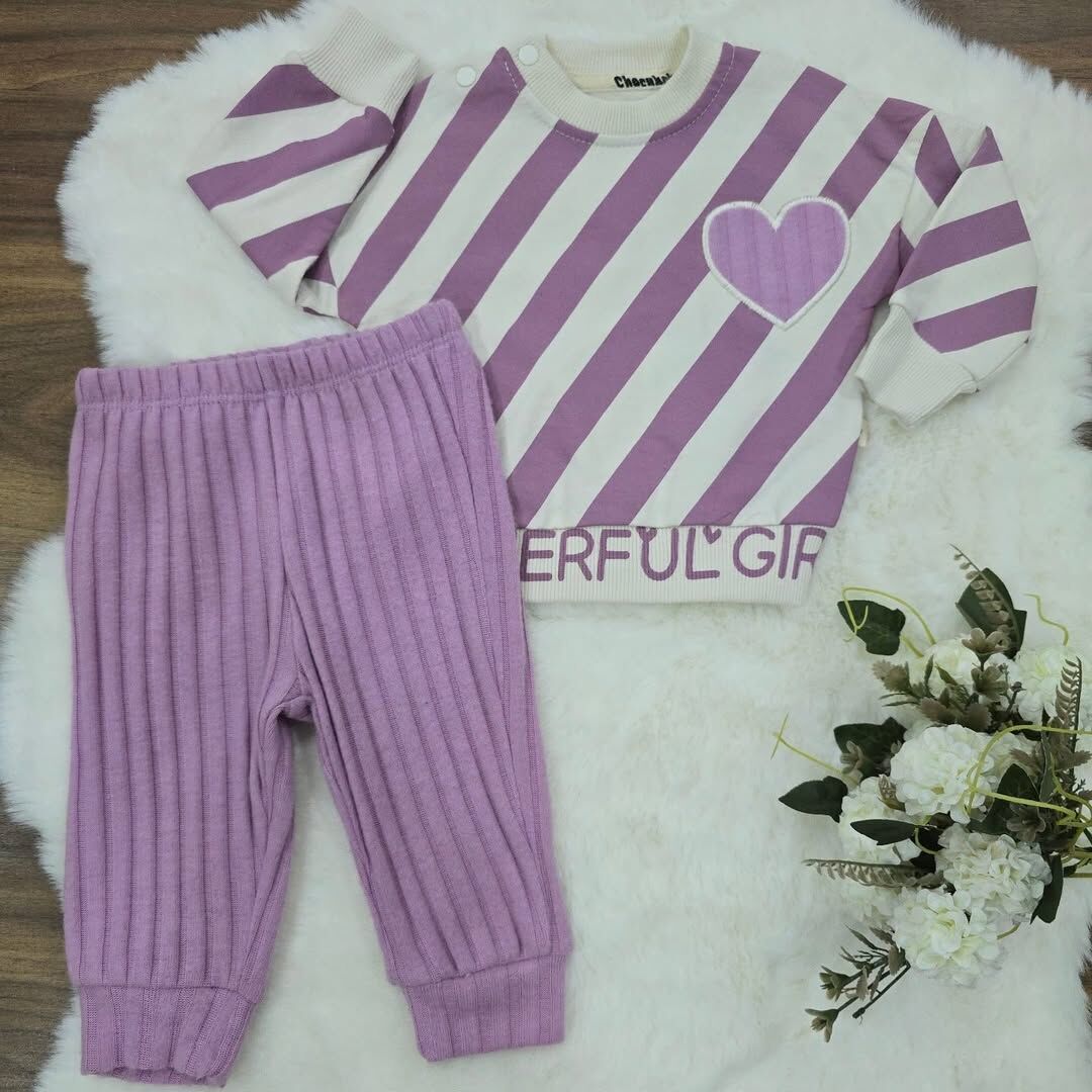 Kalp nakışlı kız takım