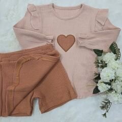 Kalp nakışlı şort etekli takım