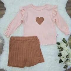 Kalp nakışlı şort etekli takım