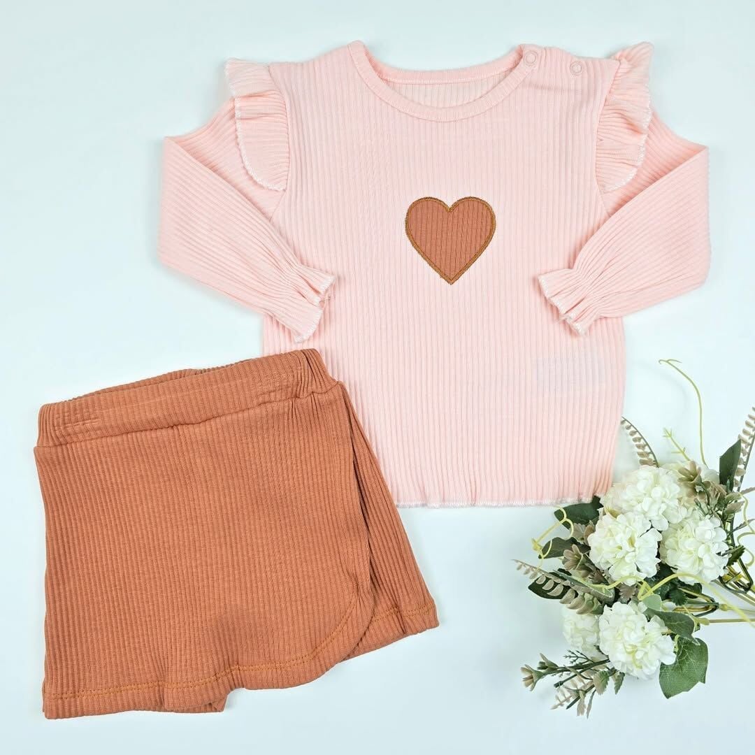 Chocucha kalp nakış detaylı, şort etekli fitilli takım