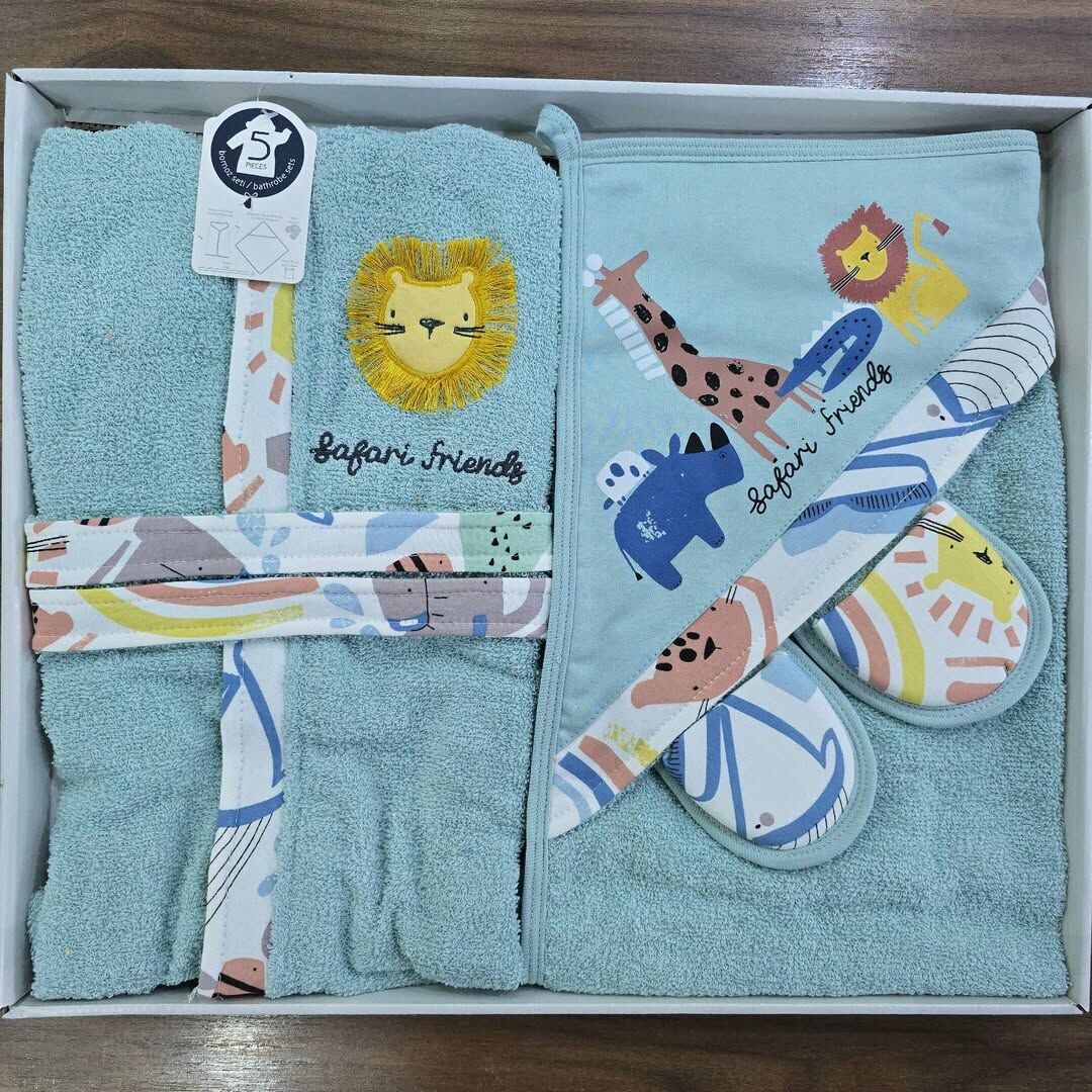 Miniworld Başlıklı havlulu, bornozlu, terlikli,keseli bornoz seti