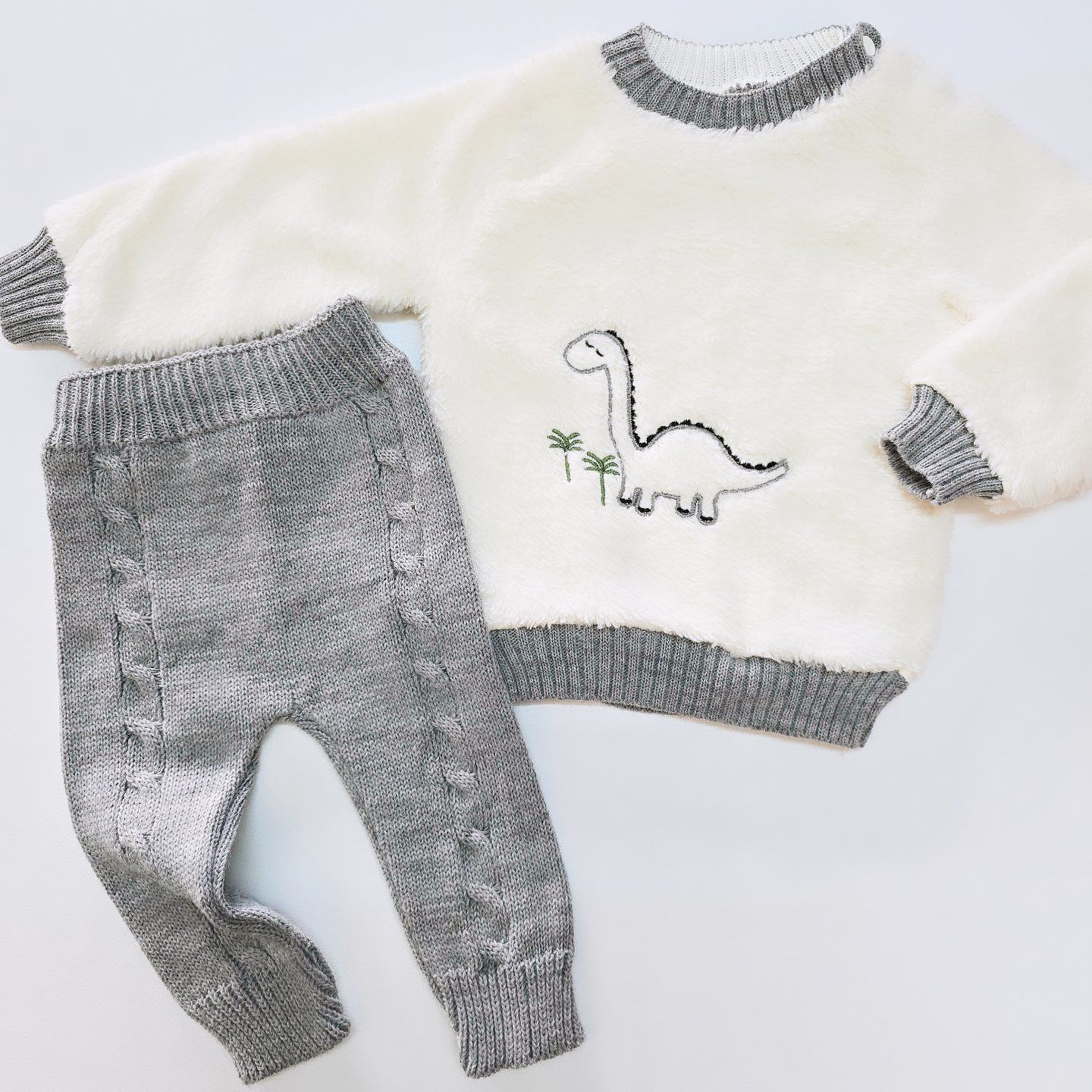 Yesda baby üstü welsoft nakışlı altı triko takım
