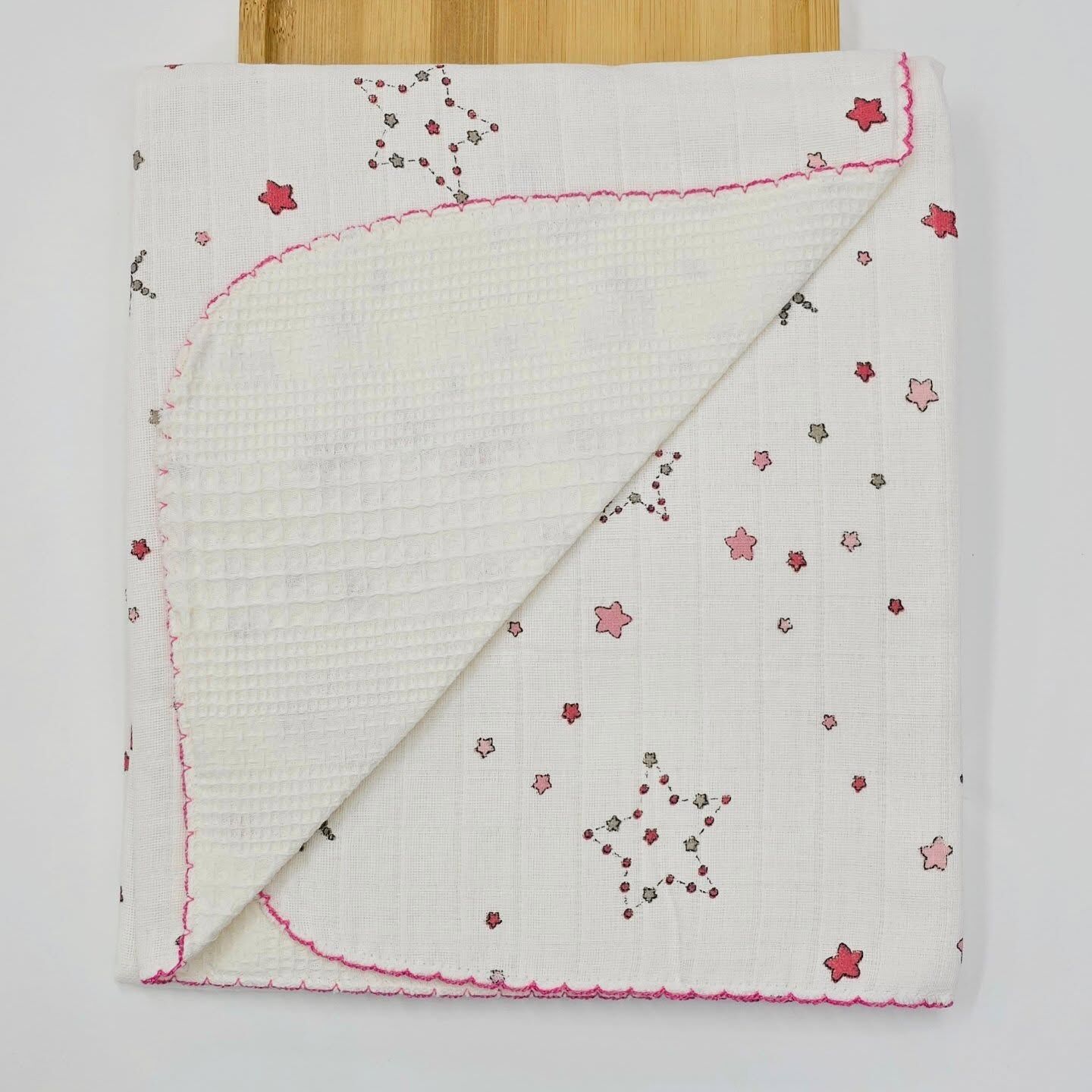 Çift taraflı pikeli ve müslinli battaniye 75×85 cm