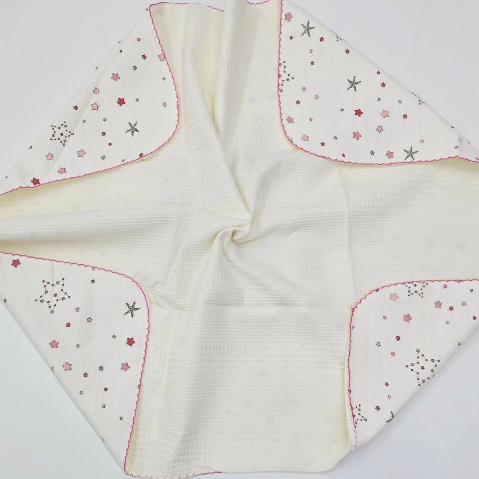 Çift taraflı pikeli ve müslinli battaniye 75×85 cm